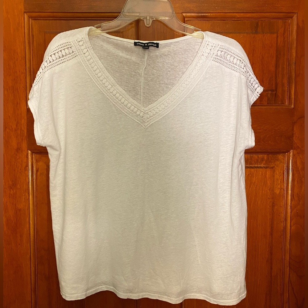 White linen blend tee with detail